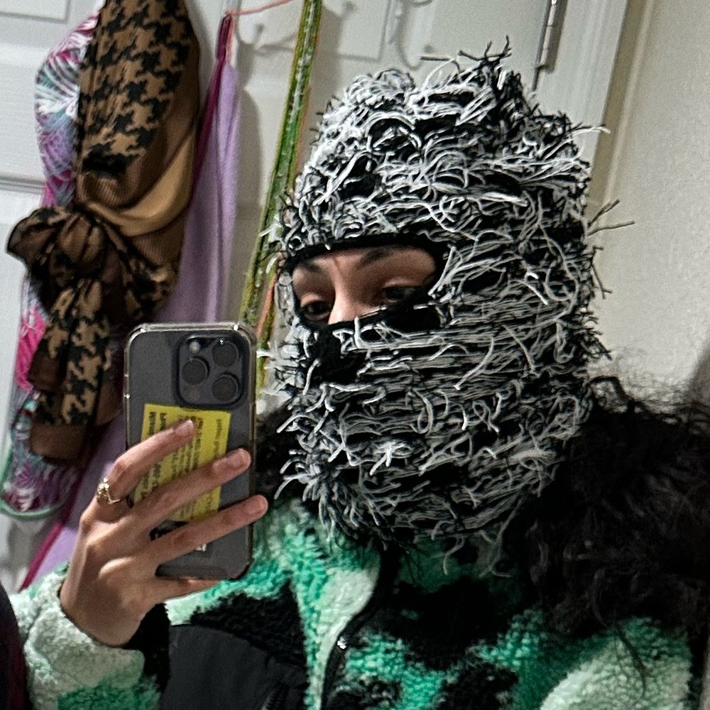 Distressed Ski Mask - Picture 2 of 3